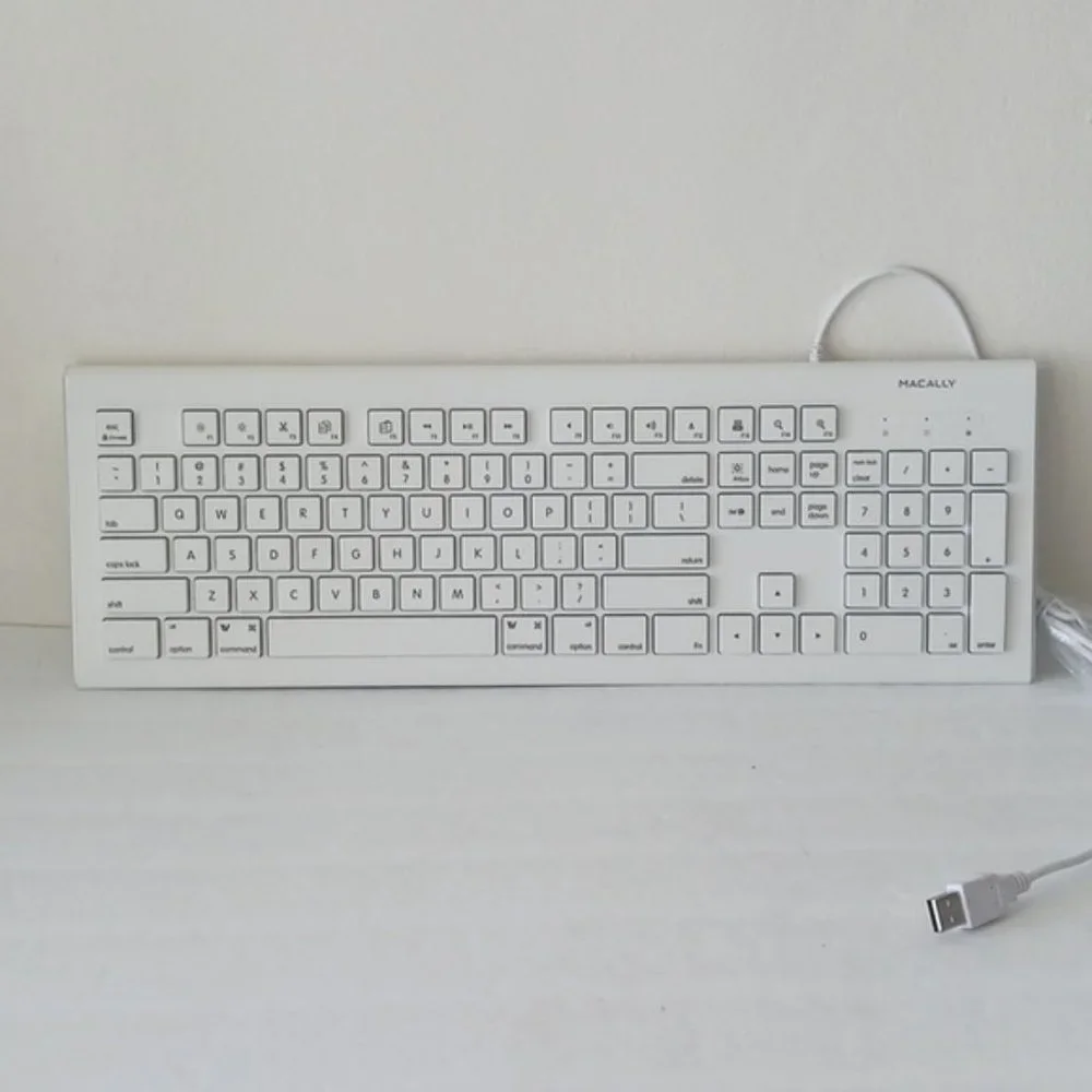 Macally 104 key full size USB Keyboard for Mac and PC in white